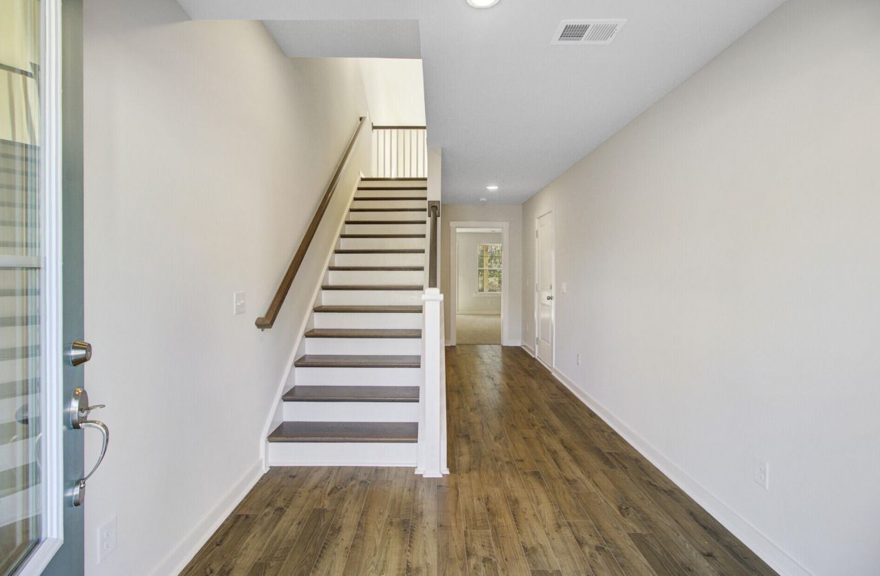 447 Caledon Court Photo 5