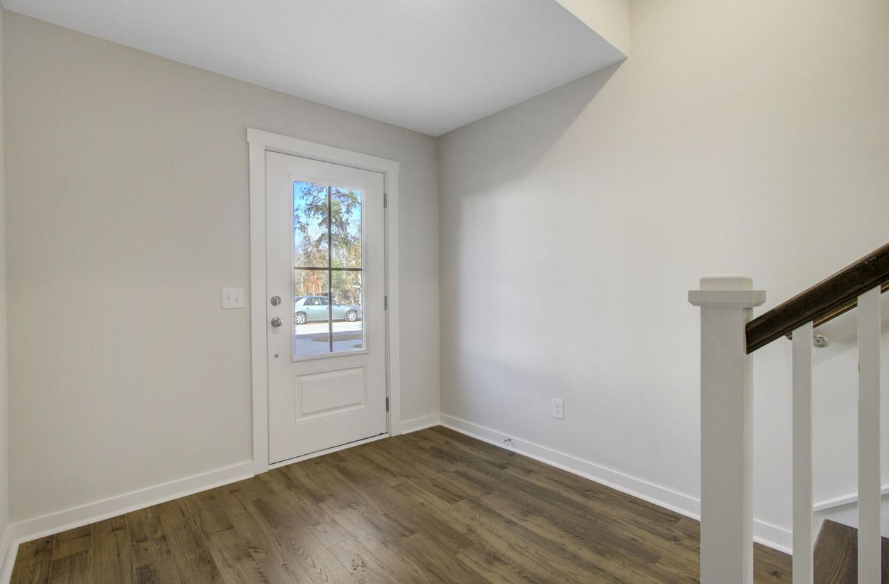 447 Caledon Court Photo 6