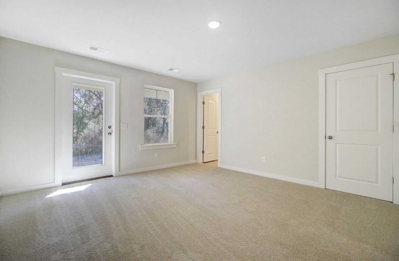 447 Caledon Court Photo 8