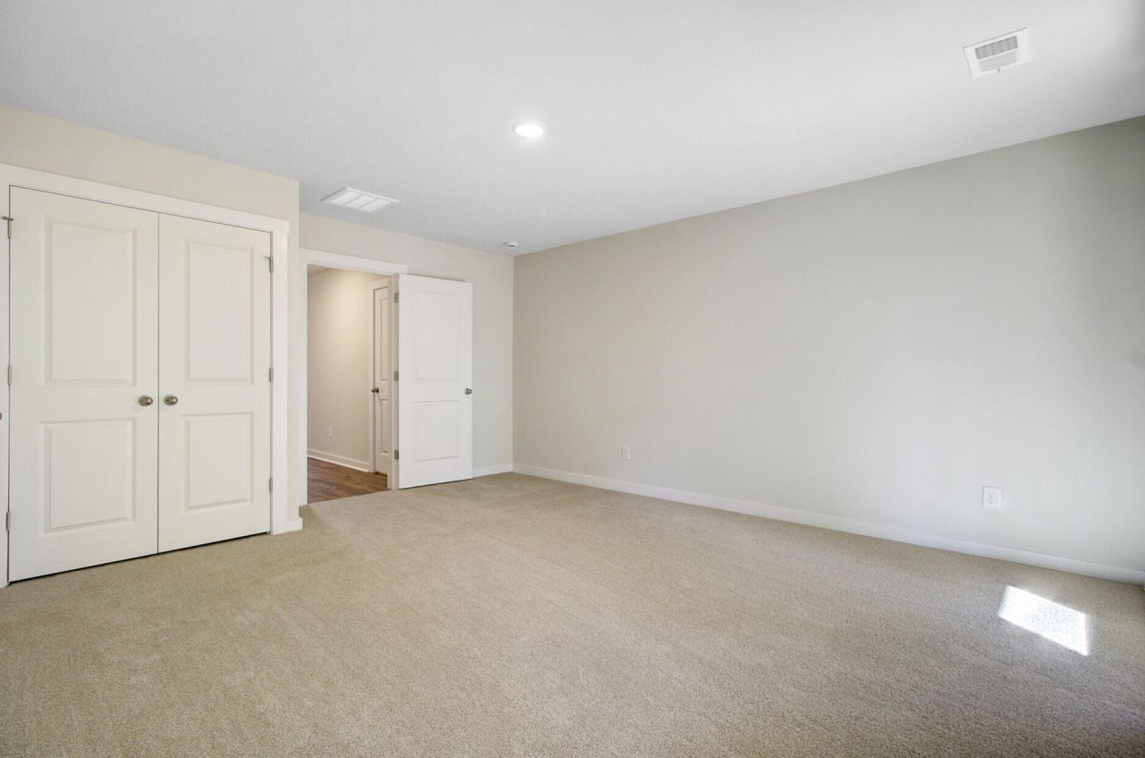 447 Caledon Court Photo 9