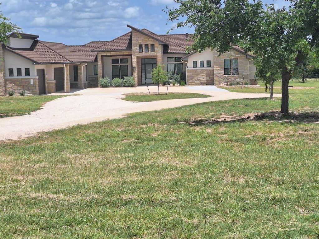 120 NW Strada Luca Nw, Florence, TX 76527 Main Photo