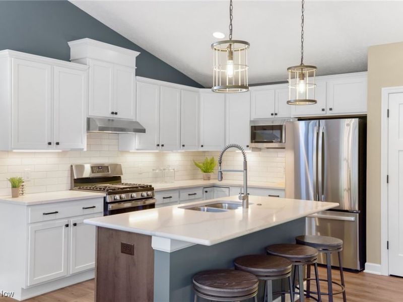 510 Meadow Circle SW, Hartville, OH 44632 Photo 4