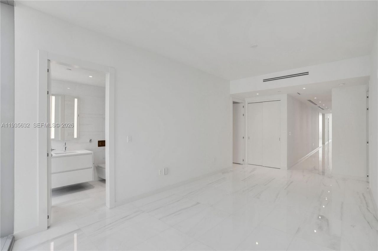 300 Biscayne Boulevard Way , Unit 3704C, Miami, FL 33131 Photo