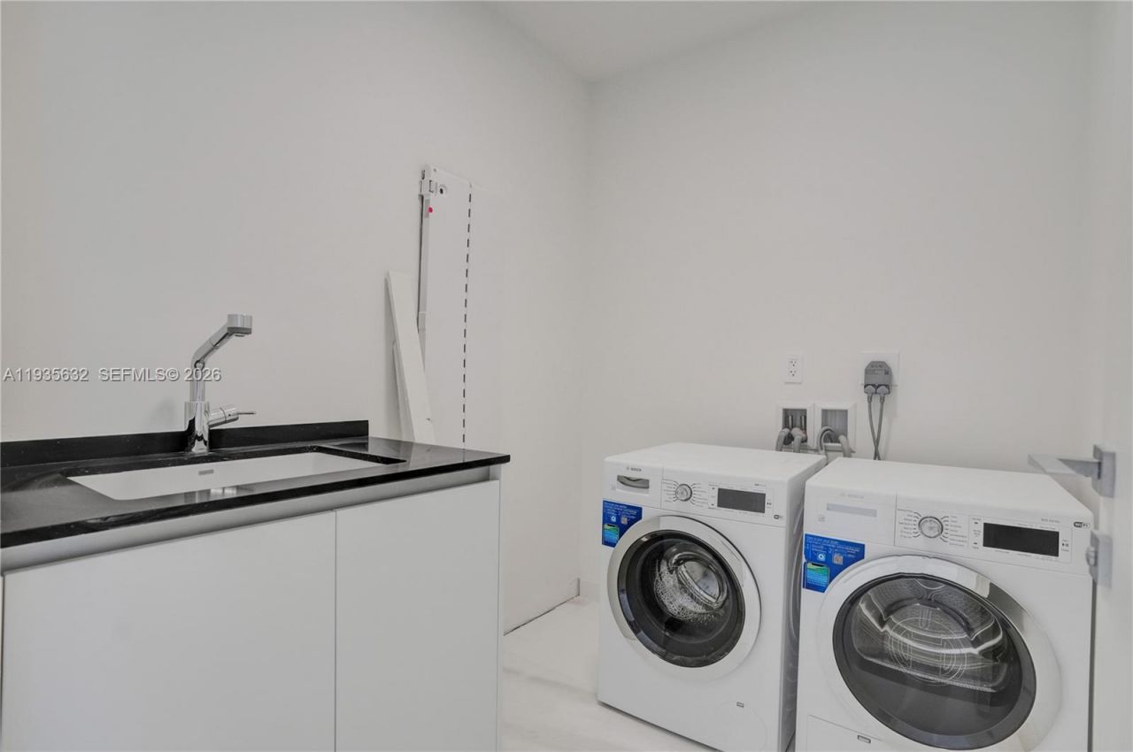 300 Biscayne Boulevard Way , Unit 3704C, Miami, FL 33131 Photo