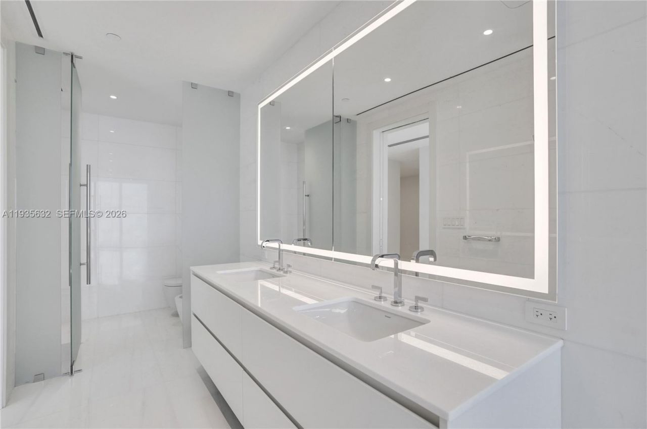 300 Biscayne Boulevard Way , Unit 3704C, Miami, FL 33131 Photo