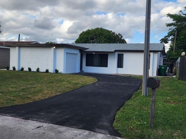 8633 N Sutton Dr, Miramar, FL 33025