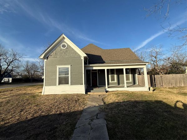 246 W Clark ST, Bartlett, TX 76511