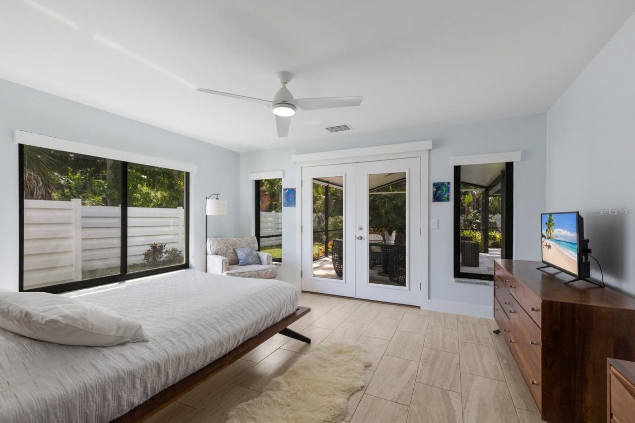 426 N Shore Drive, Sarasota, FL 34234 Photo