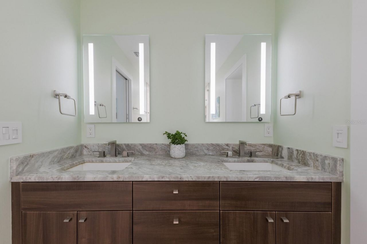 426 N Shore Drive, Sarasota, FL 34234 Photo