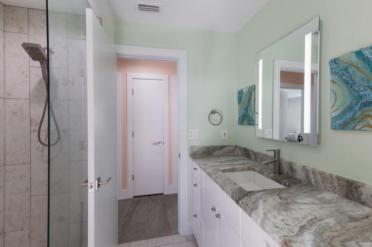 426 N Shore Drive, Sarasota, FL 34234 Photo