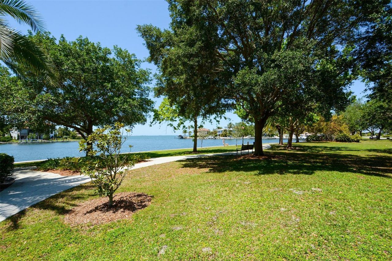 426 N Shore Drive, Sarasota, FL 34234 Photo