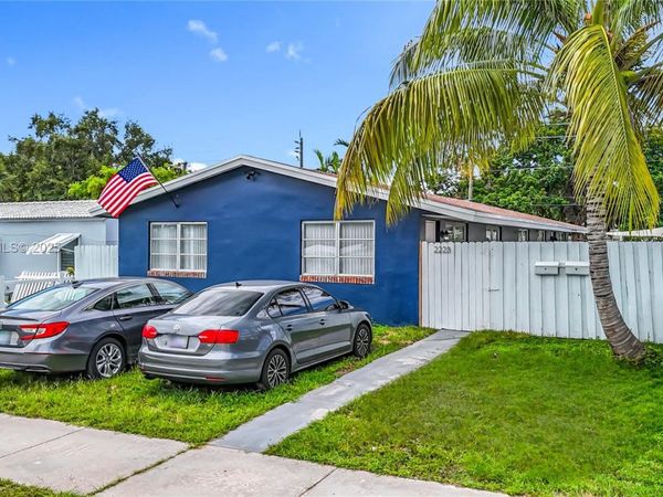 2223 Liberty St, Hollywood, FL 33020