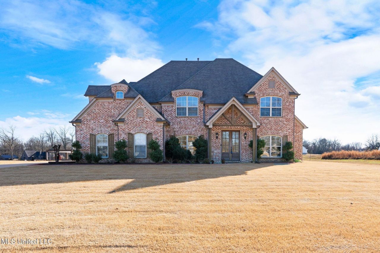 4883 W Oak Grove Road Hernando, MS 38632