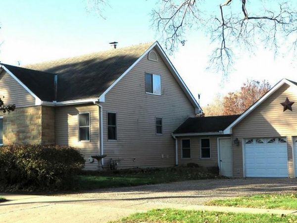 303 7th Street, Grundy Center, IA 50638