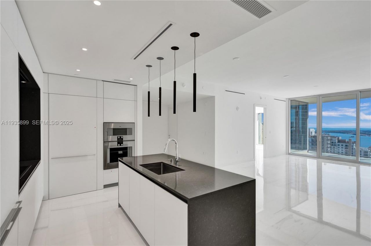 300 Biscayne Boulevard Way, Unit 3605W, Miami, FL 33131 Photo