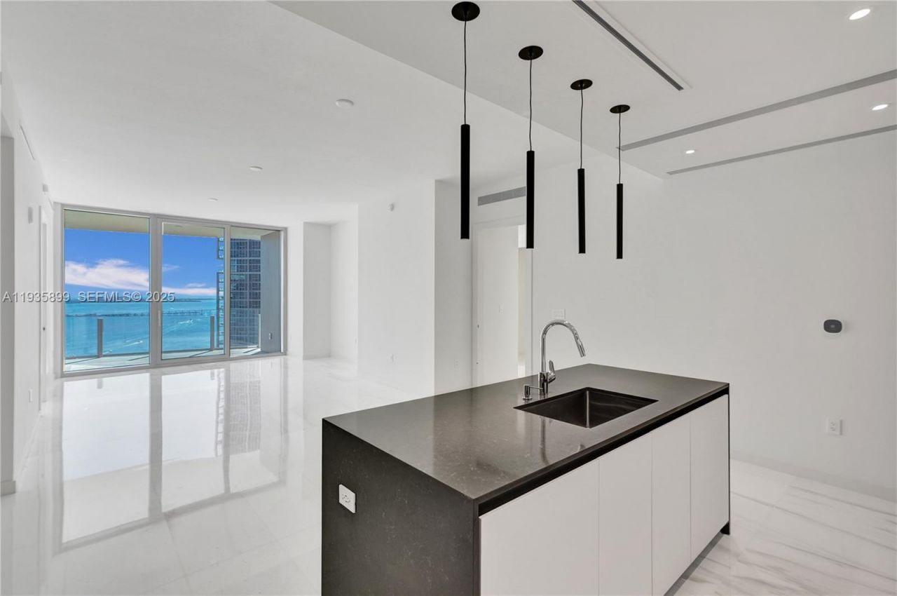 300 Biscayne Boulevard Way, Unit 3605W, Miami, FL 33131 Photo