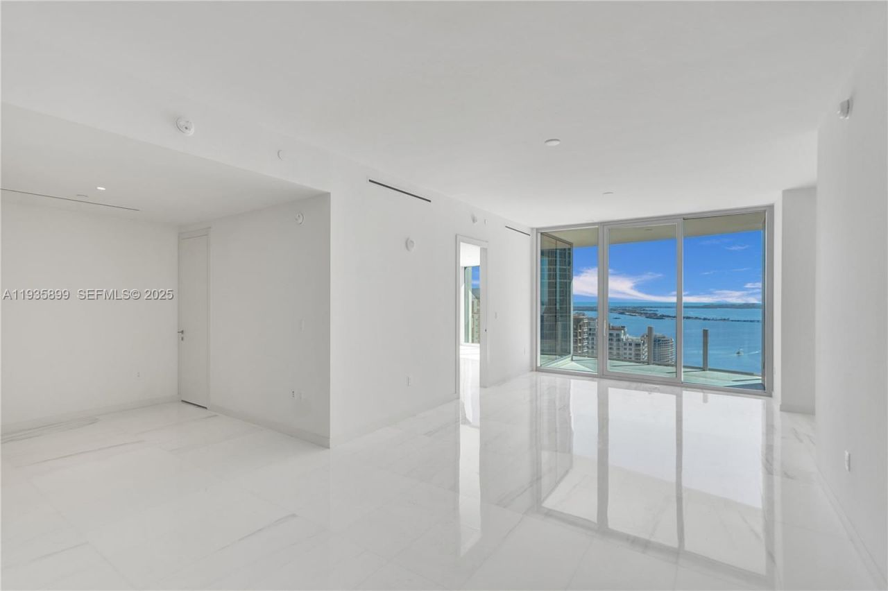 300 Biscayne Boulevard Way, Unit 3605W, Miami, FL 33131 Photo