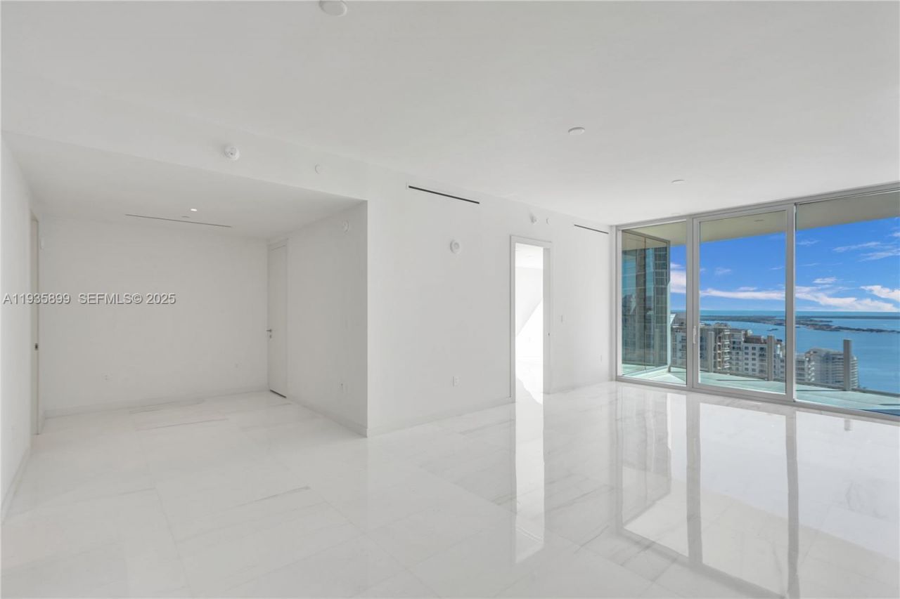 300 Biscayne Boulevard Way, Unit 3605W, Miami, FL 33131 Photo