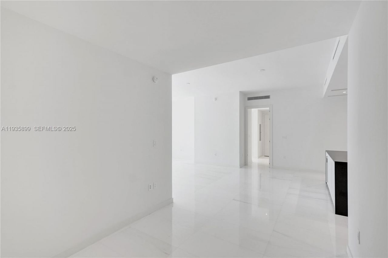 300 Biscayne Boulevard Way, Unit 3605W, Miami, FL 33131 Photo
