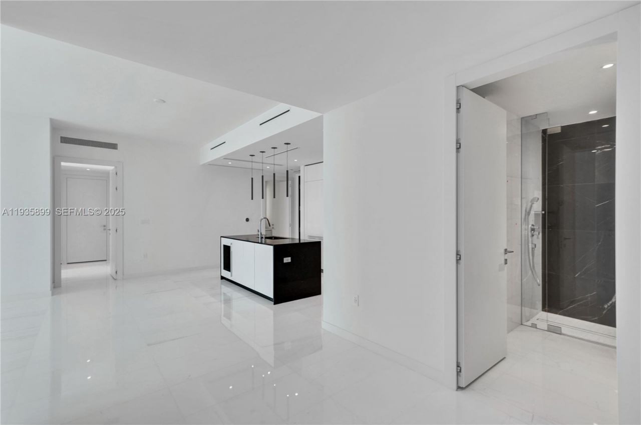 300 Biscayne Boulevard Way, Unit 3605W, Miami, FL 33131 Photo