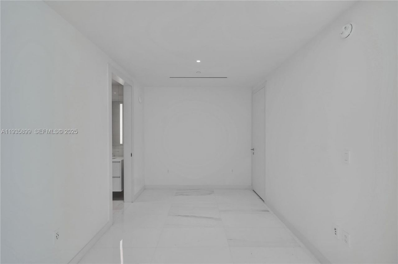 300 Biscayne Boulevard Way, Unit 3605W, Miami, FL 33131 Photo