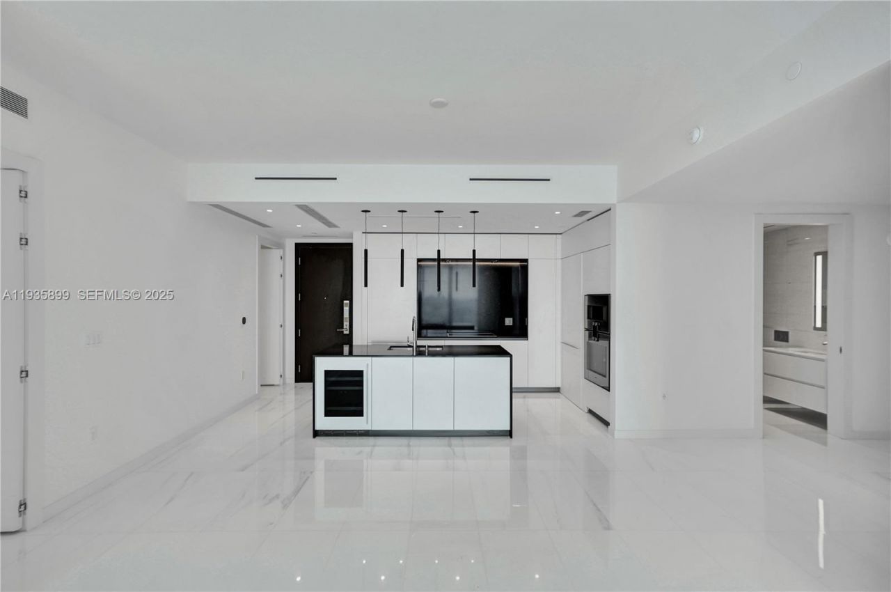 300 Biscayne Boulevard Way, Unit 3605W, Miami, FL 33131 Photo