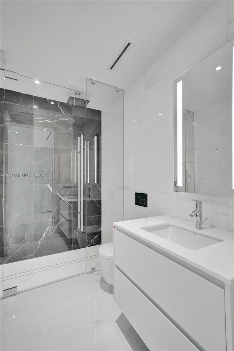 300 Biscayne Boulevard Way, Unit 3605W, Miami, FL 33131 Photo