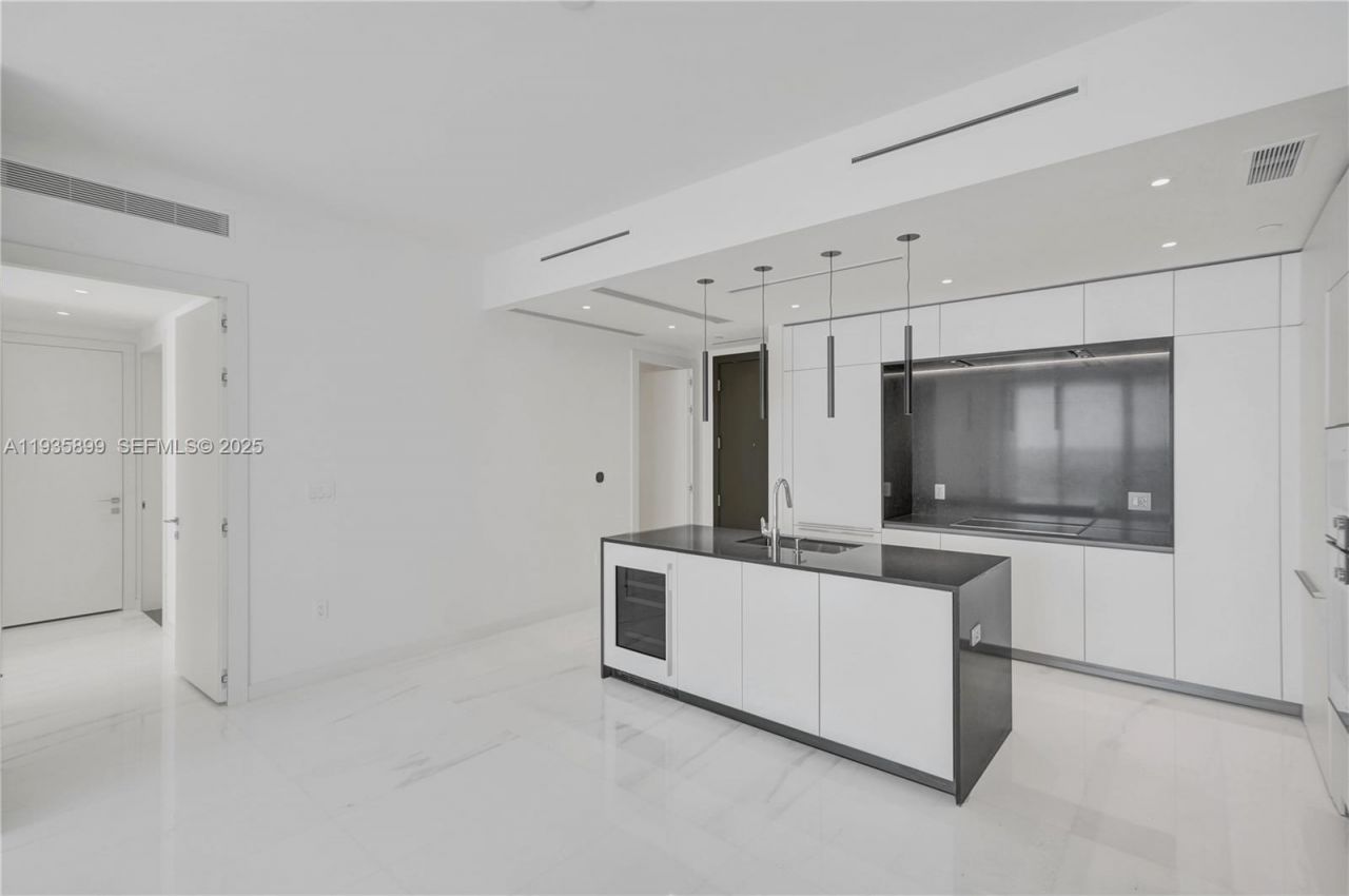 300 Biscayne Boulevard Way, Unit 3605W, Miami, FL 33131 Photo
