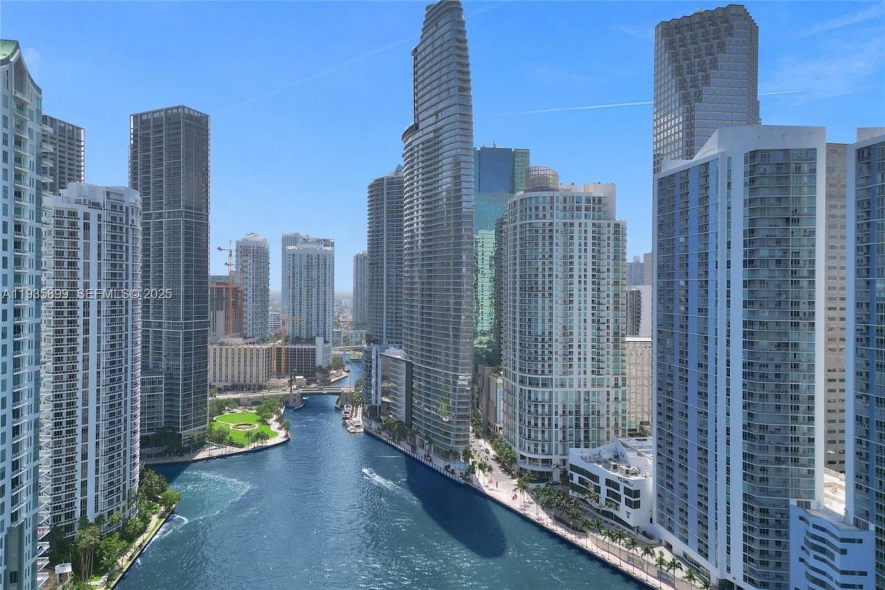 300 Biscayne Boulevard Way, Unit 3605W, Miami, FL 33131 Photo