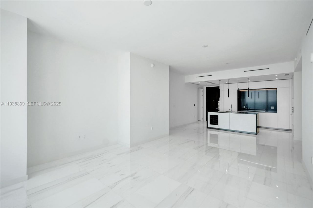 300 Biscayne Boulevard Way, Unit 3605W, Miami, FL 33131 Photo