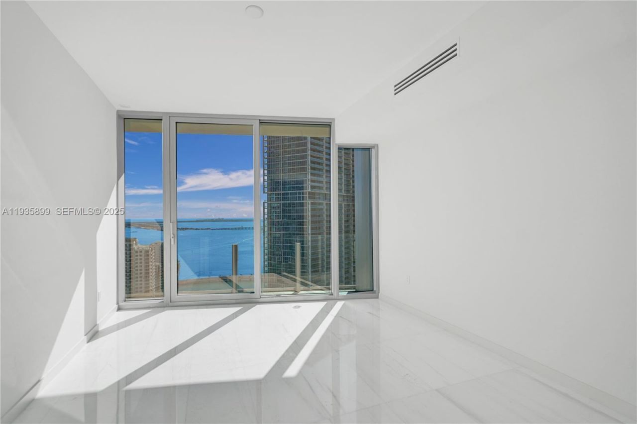 300 Biscayne Boulevard Way, Unit 3605W, Miami, FL 33131 Photo