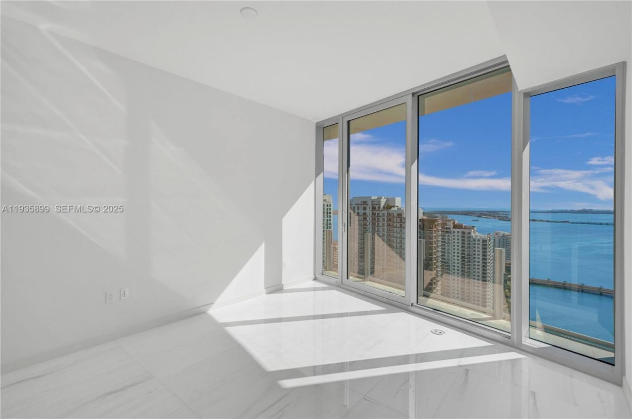 300 Biscayne Boulevard Way, Unit 3605W, Miami, FL 33131 Photo
