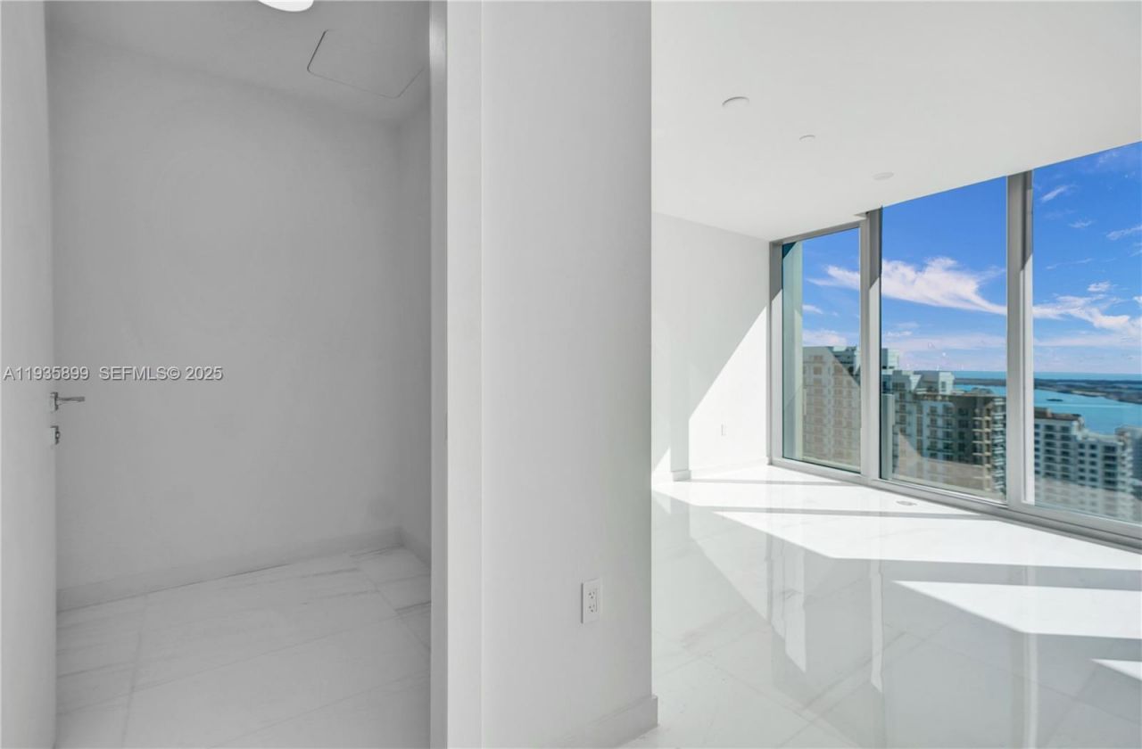 300 Biscayne Boulevard Way, Unit 3605W, Miami, FL 33131 Photo