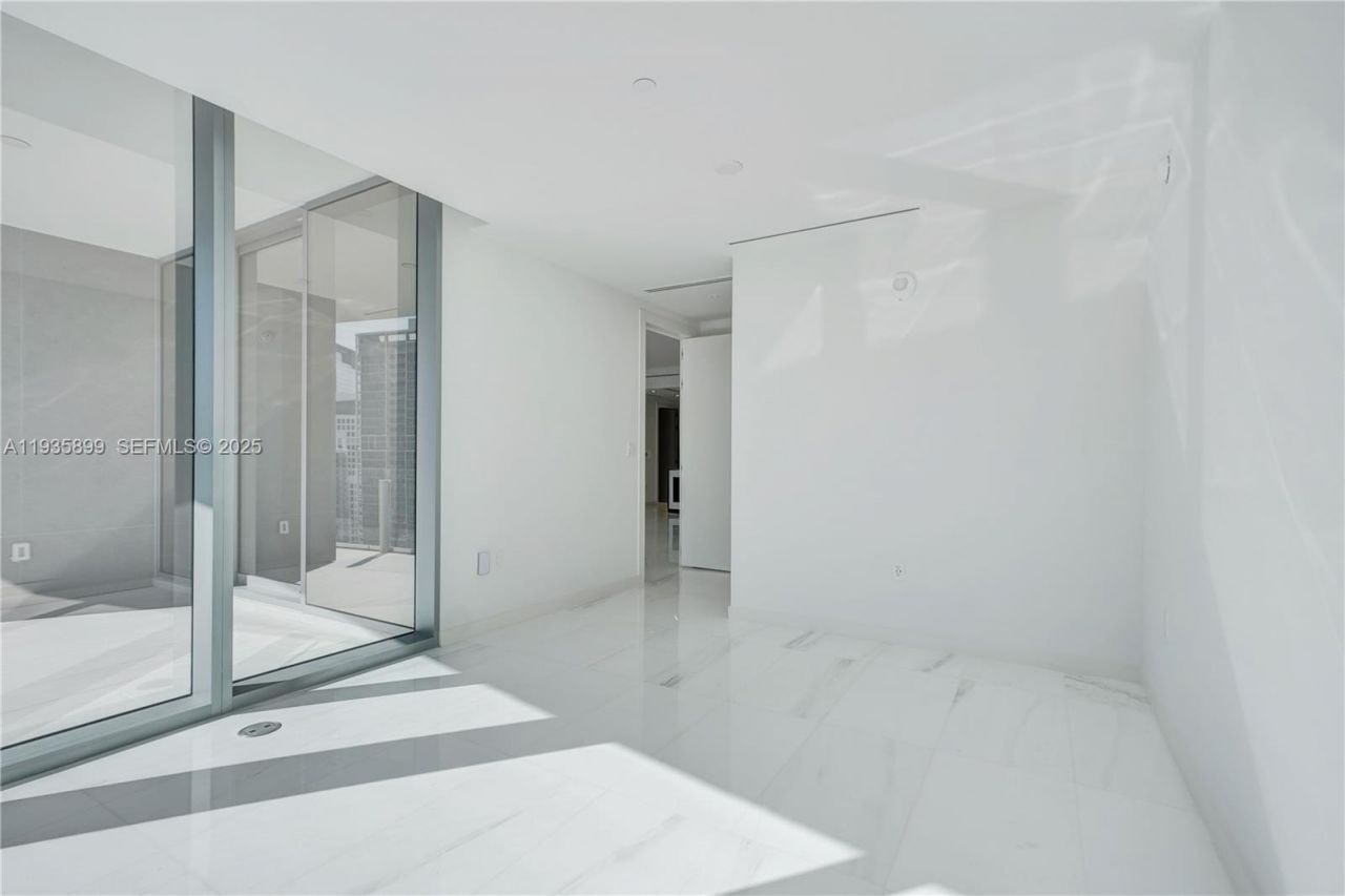 300 Biscayne Boulevard Way, Unit 3605W, Miami, FL 33131 Photo