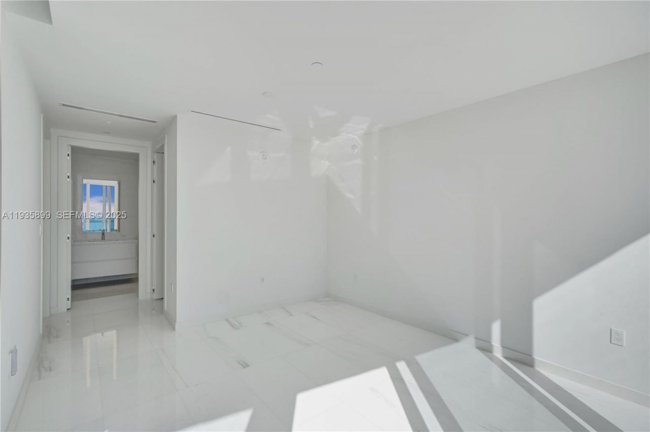 300 Biscayne Boulevard Way, Unit 3605W, Miami, FL 33131 Photo