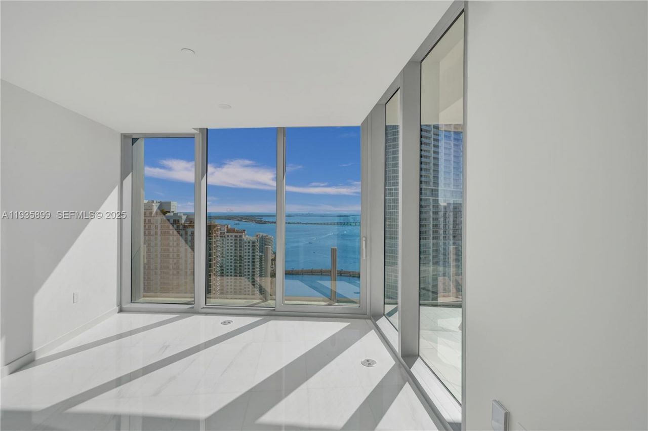 300 Biscayne Boulevard Way, Unit 3605W, Miami, FL 33131 Photo