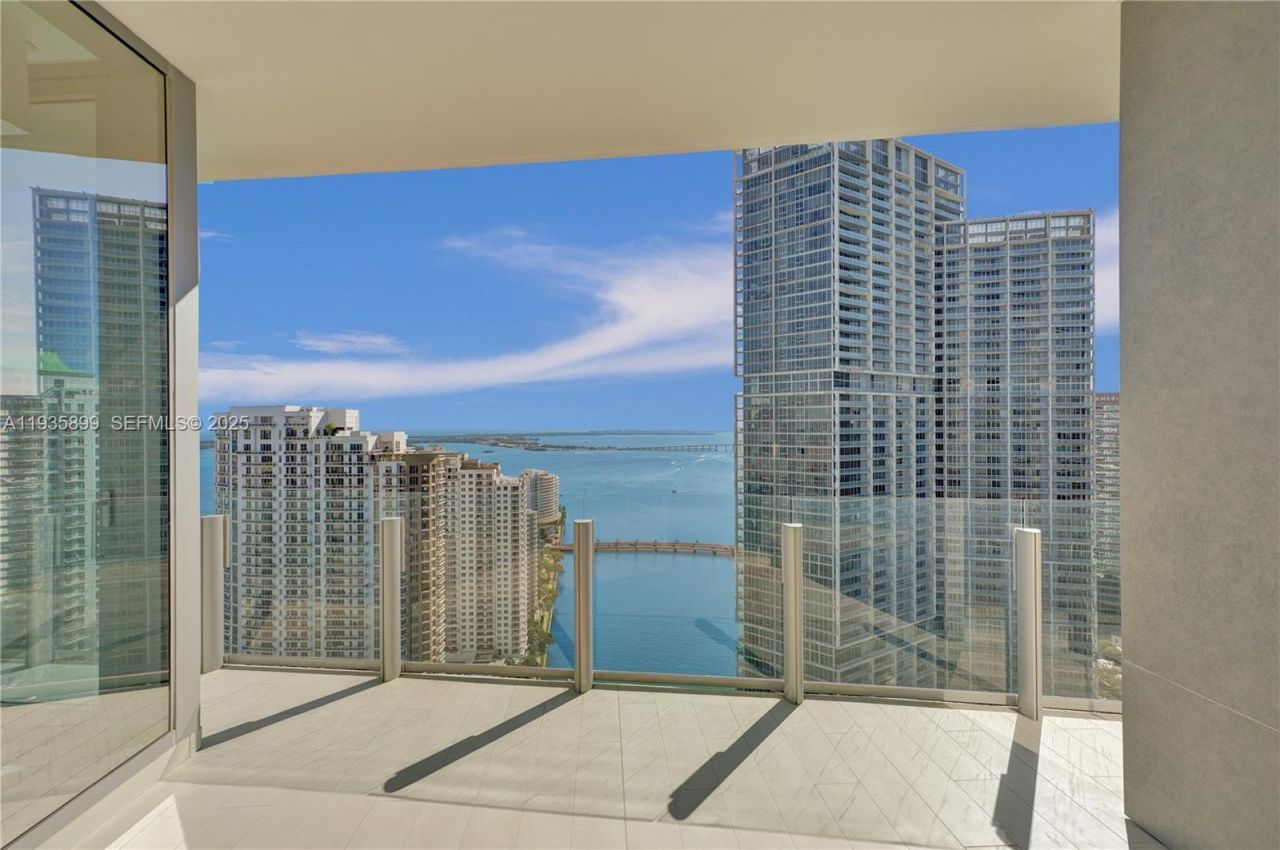 300 Biscayne Boulevard Way, Unit 3605W, Miami, FL 33131 Photo