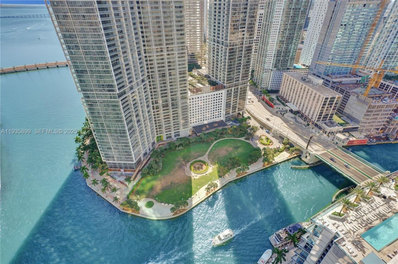 300 Biscayne Boulevard Way, Unit 3605W, Miami, FL 33131 Photo