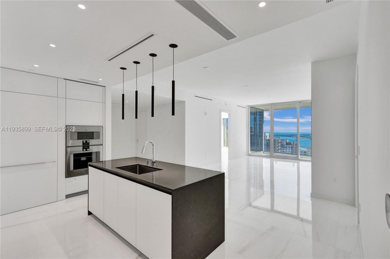 300 Biscayne Boulevard Way, Unit 3605W, Miami, FL 33131 Photo