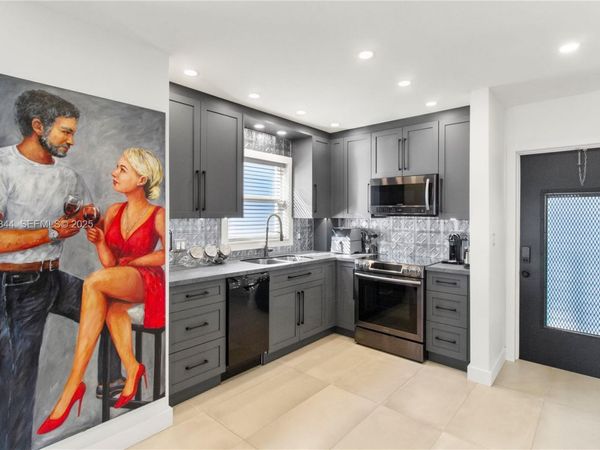 650 Pine Dr, Unit 20, Pompano Beach, FL 33060