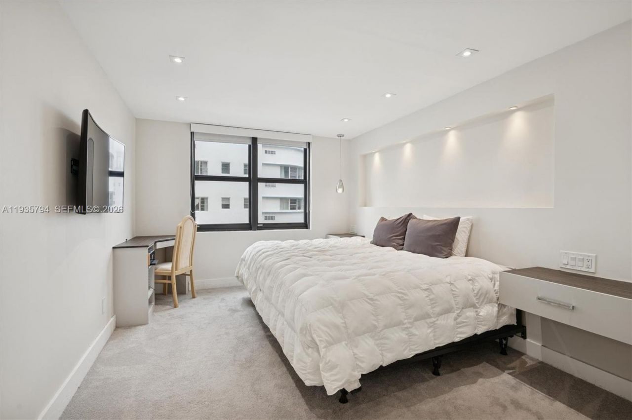 4301 Collins Ave, Unit 403, Miami Beach, FL 33140 Photo