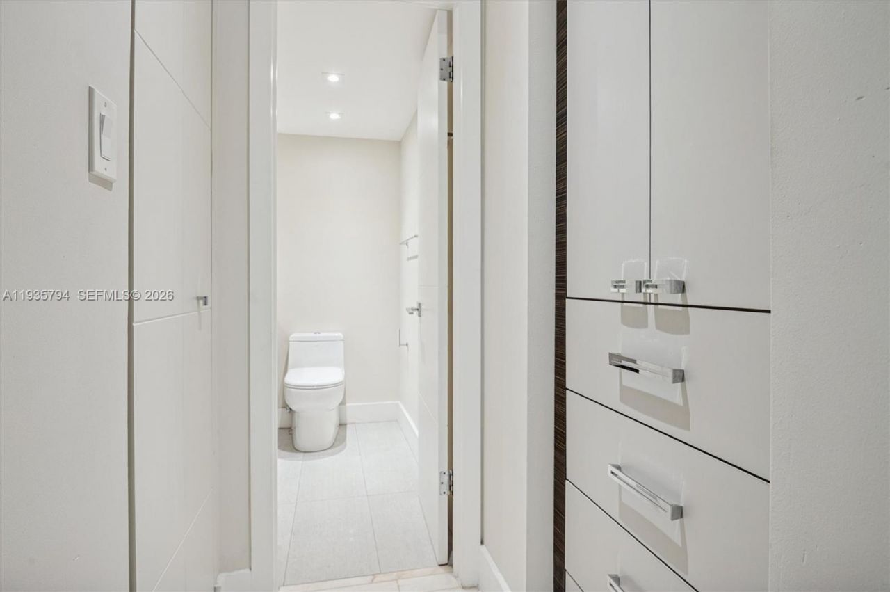 4301 Collins Ave, Unit 403, Miami Beach, FL 33140 Photo