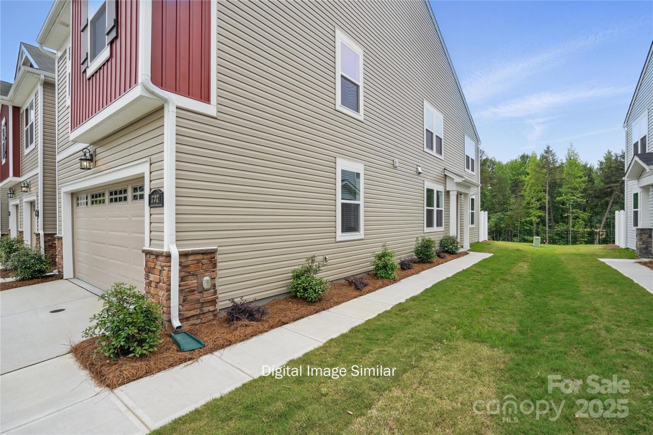 1201 Vibrant Road, Charlotte, NC 28215 Main Photo