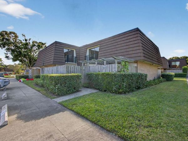 701 7th Lane, Palm Beach Gardens, FL 33418