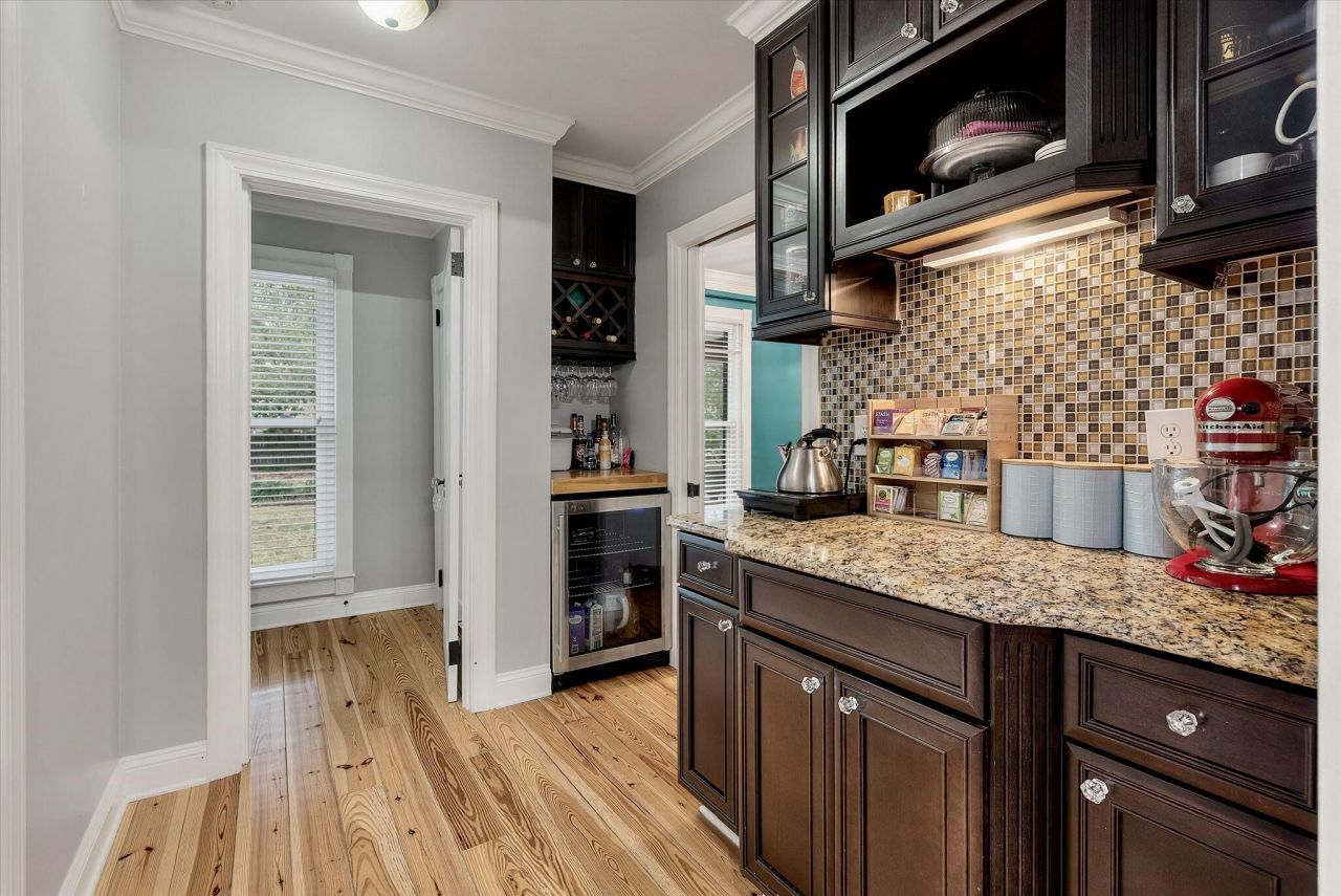 100 Fairway Drive Photo 11