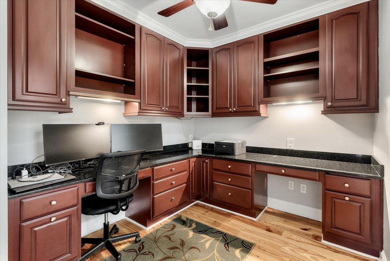 100 Fairway Drive Photo 13