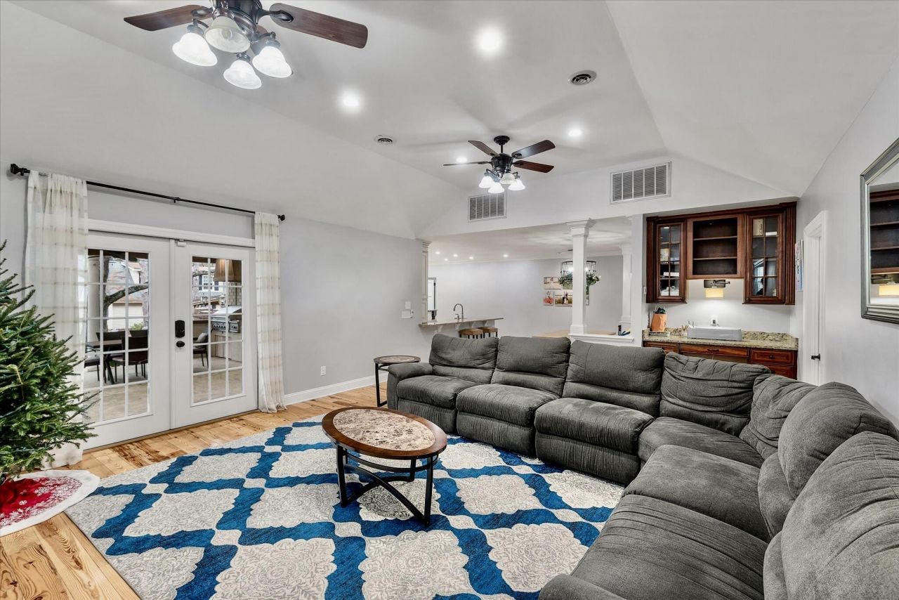 100 Fairway Drive Photo 16