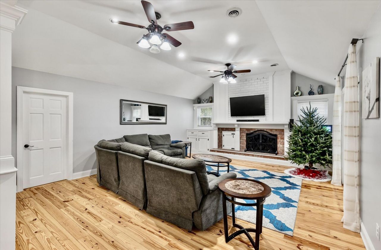 100 Fairway Drive Photo 18