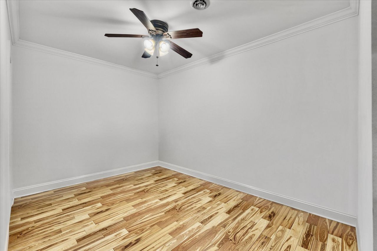 100 Fairway Drive Photo 19