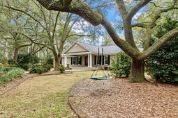 100 Fairway Drive photo 4